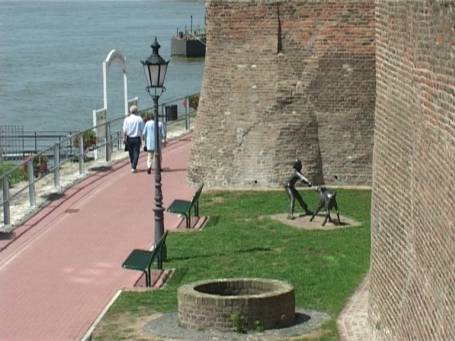 Rees : Rheinpromenade, eine der schönsten am Niederrhein